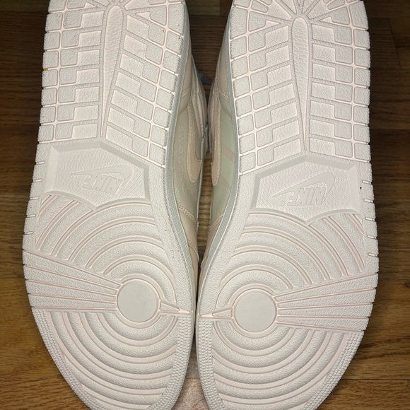 Air Jordan 1 Retro High OG ‘Guava Ice’ 2018 - Picture 8 of 9